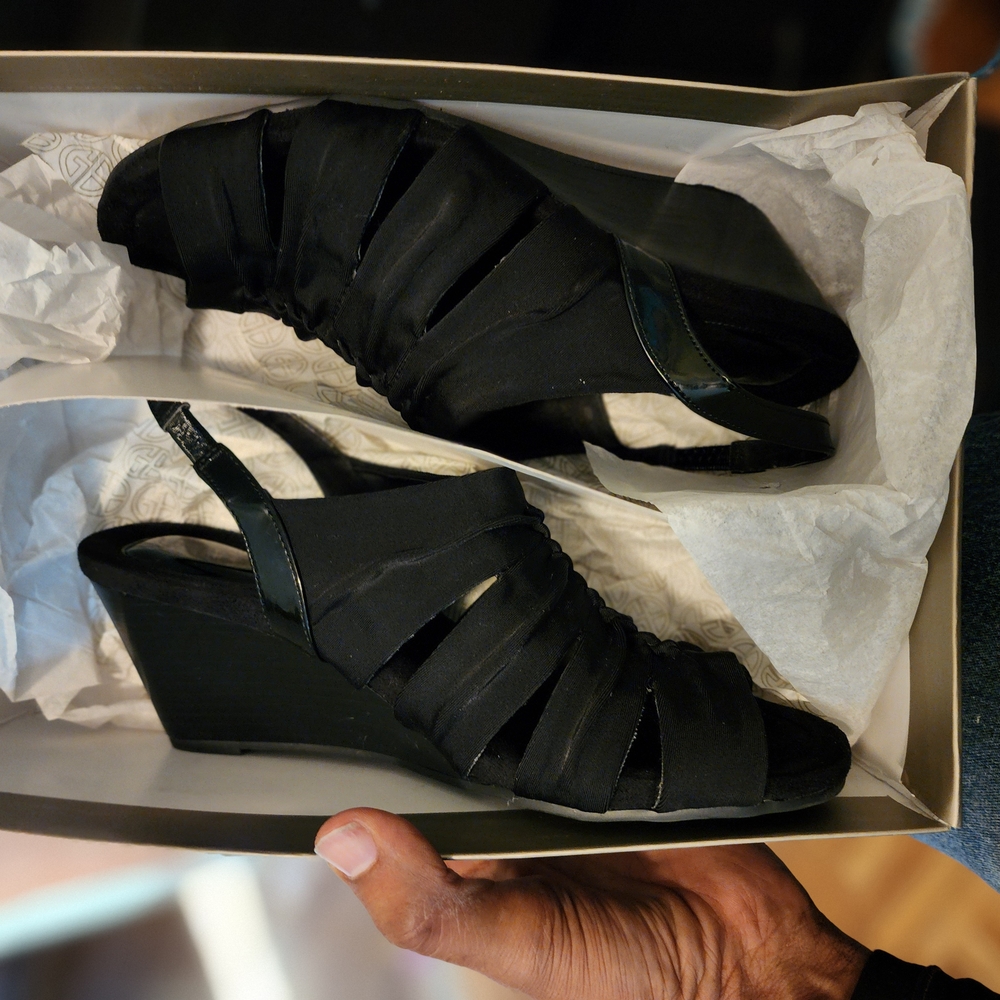 Giani Bernini Black Wedge Sandals with Strappy Design